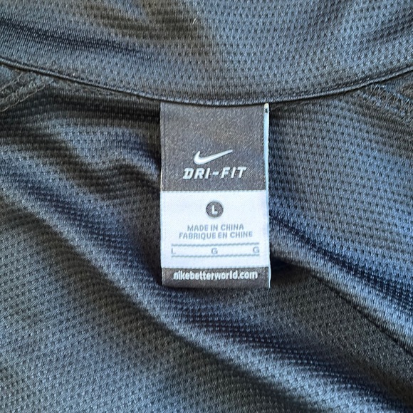 Light weight runners jacket. All black almost shiny. - Picture 2 of 4